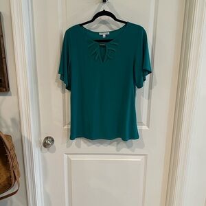 End of summer clear out 🔥Make an offer!! Teal Women's Top with Keyhole Design